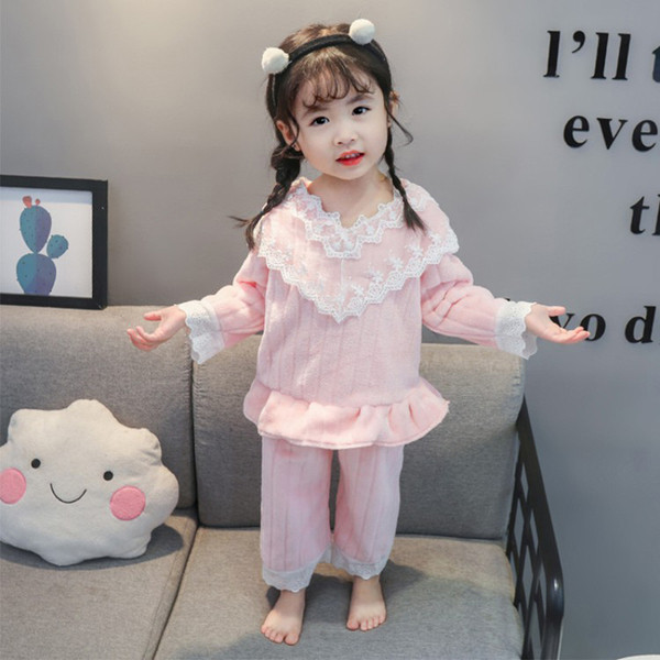 Детска пижама от две части в розов и бял цвят за момичета
