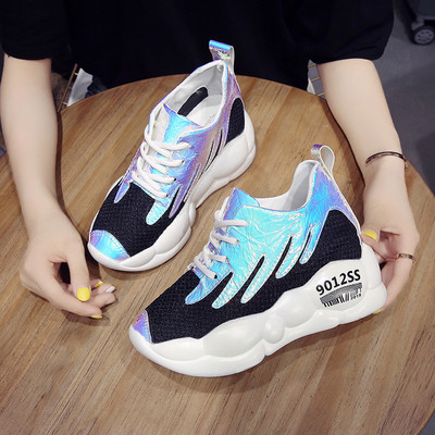 Stílusos női tornacipő érdes talppal, fényes hatással három színben