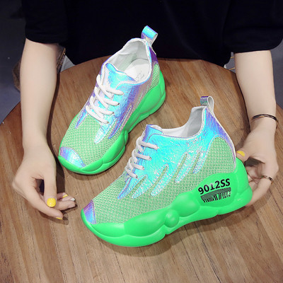 Stílusos női tornacipő érdes talppal, fényes hatással három színben