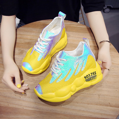 Stílusos női tornacipő érdes talppal, fényes hatással három színben