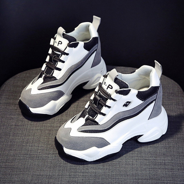 Γυναικεία αθλητικά πάνινα παπούτσια σε δύο χρώματα με ψηλή πλατφόρμα