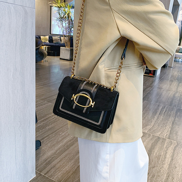 Modern női táska fém elemmel több színben