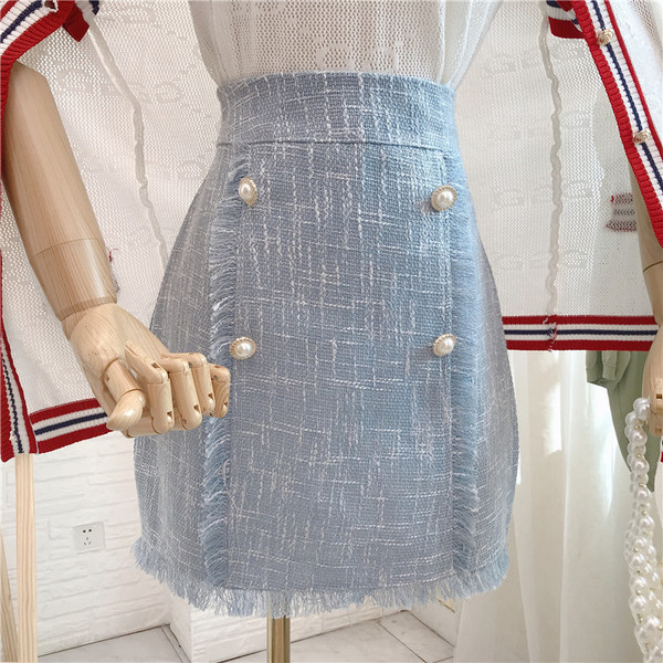 Aktuális női szoknya gombokkal, négy színben