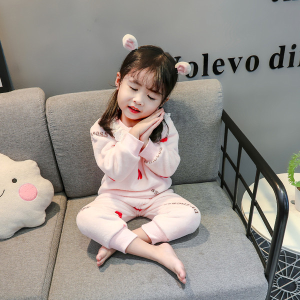 Gyerek pizsama lányoknak rózsaszín és fehér színben felirattal