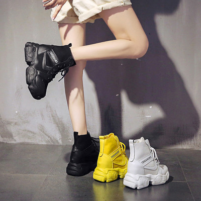 Κορυφαία γυναικεία αθλητικά παπούτσια σε λευκό, κίτρινο και μαύρο χρώμα
