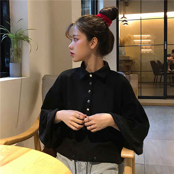 Női rövid blúz három színben, széles ujjakkal és nyakkendőkkel