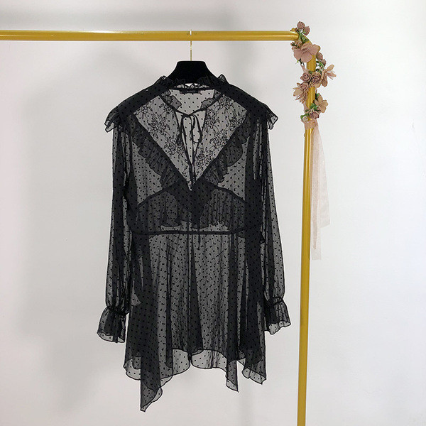 Tunica eleganta din tul transparent de culoare neagra, cu decolteu spitz