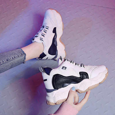 Női tornacipő durva talppal, két színben