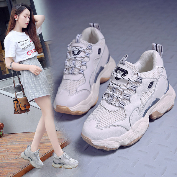 Női tornacipő durva talppal, két színben