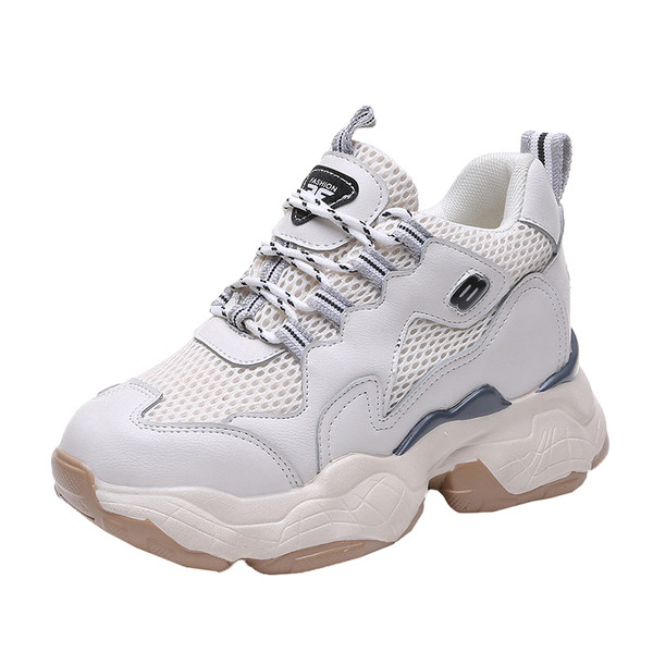 Női tornacipő durva talppal, két színben