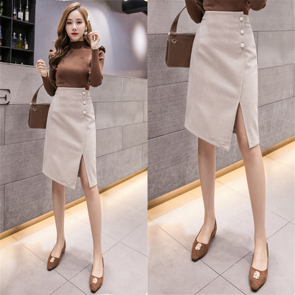 Új modell stílusos női szoknya hasítékkal és gombokkal bézs és fekete színben