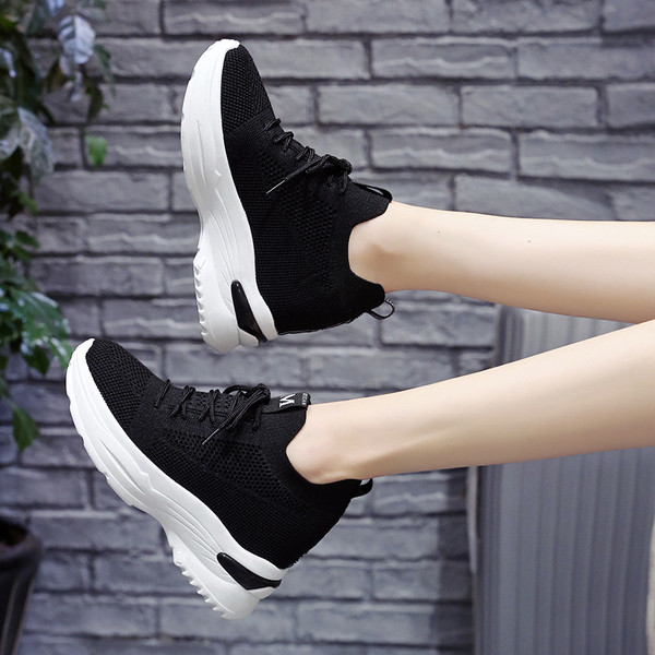 Női alkalmi sportcipő fehér, fekete és rózsaszín színben