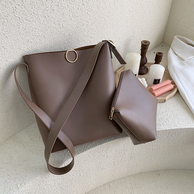 Napi női táska fém rögzítéssel és hosszú füllel