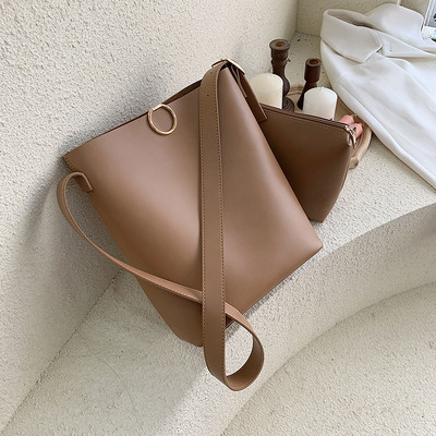 Napi női táska fém rögzítéssel és hosszú füllel