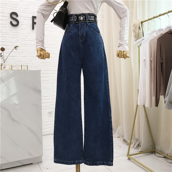 Aktuális női széles farmer, magas derékkal, fekete és kék feliratokkal