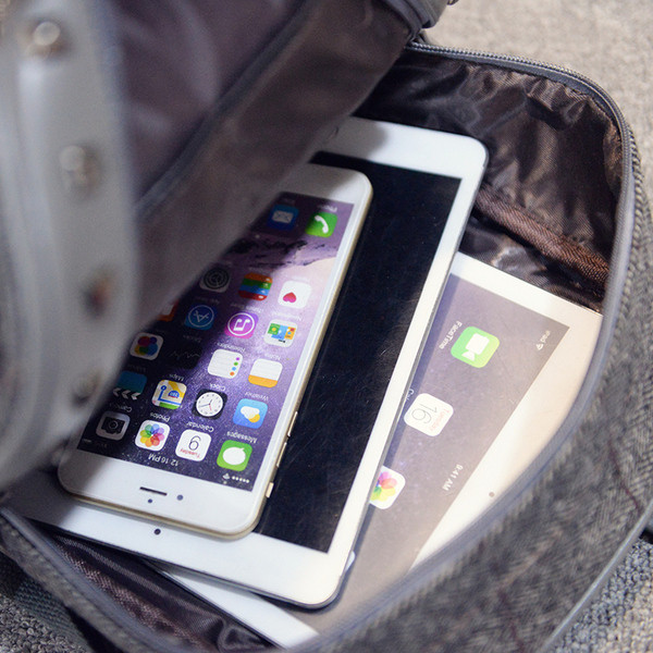 Női hátizsák fekete és szürke szegecsekkel