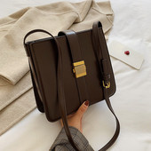 Modern női táska fém elemmel több színben