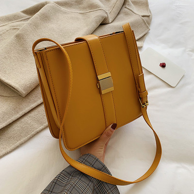 Modern női táska fém elemmel több színben