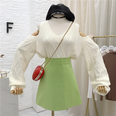 Pulover de dama modern cu decolteu spitz si umerii goi in mai multe culori