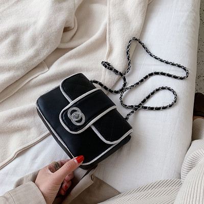 Γυναικεία κομψή τσάντα με αλυσίδα σε μαύρο και μπλε χρώμα