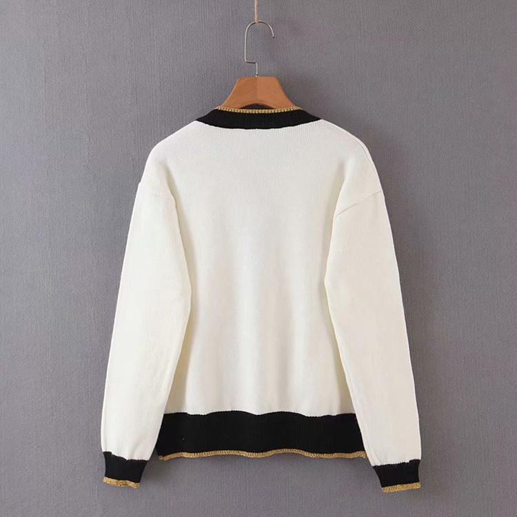 Κομψή γυναικεία ζακέτα σε λευκό και μαύρο  χρώμα με κουμπιά