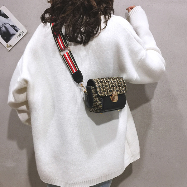 Modern női táska hosszú füllel, zöld, kék, fekete, barna és piros színben