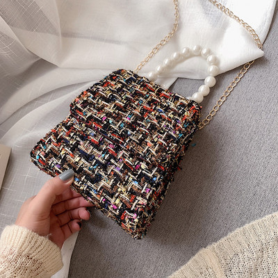 Κομψή γυναικεία τσάντα με μικρή λαβή και επιπλέον ιμάντα ώμου