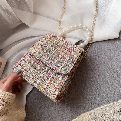 Κομψή γυναικεία τσάντα με μικρή λαβή και επιπλέον ιμάντα ώμου