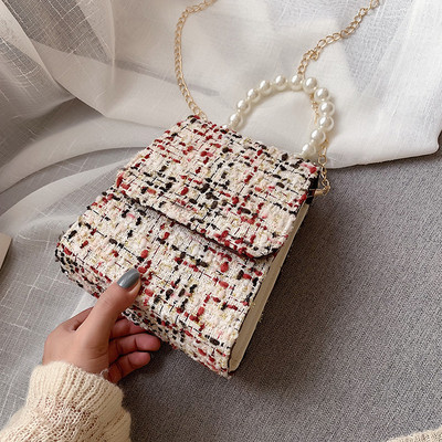 Κομψή γυναικεία τσάντα με μικρή λαβή και επιπλέον ιμάντα ώμου