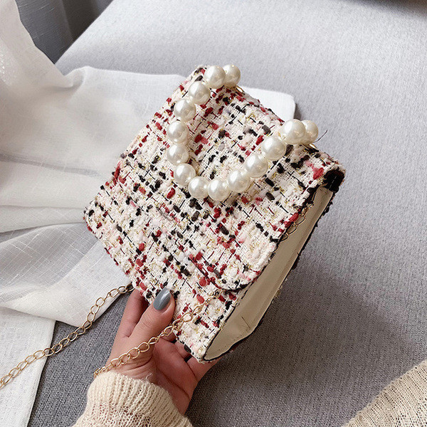 Κομψή γυναικεία τσάντα με μικρή λαβή και επιπλέον ιμάντα ώμου