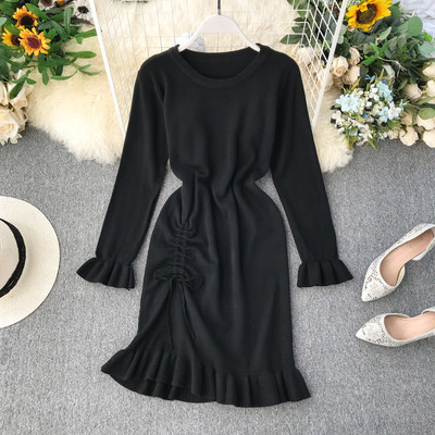 Őszi női ruha nyakkendőkkel, különböző színekben