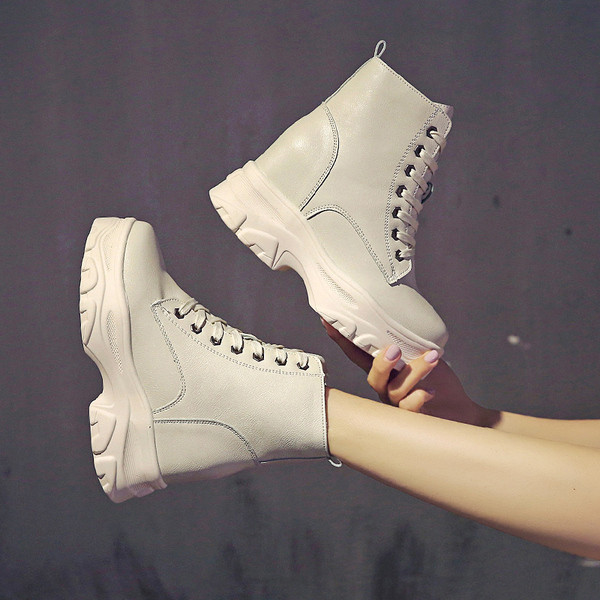 Cizme de dama cu talpa inalta si sireturi in negru si bej