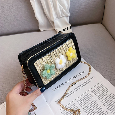 Női táska hosszú füllel, négyzet alakú fonalból készült 3D virágokkal