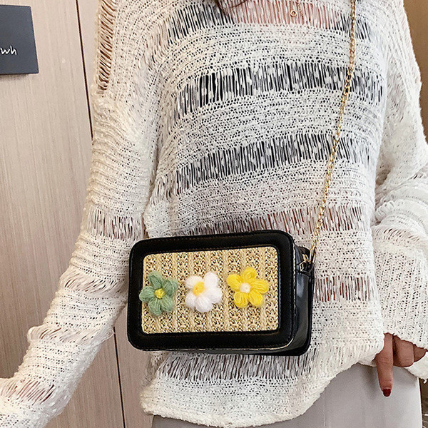 Női táska hosszú füllel, négyzet alakú fonalból készült 3D virágokkal