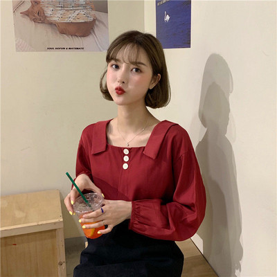 Γυναικεία μοντέρνα μπλούζα σε κόκκινο και λευκό χρώμα με κουμπιά