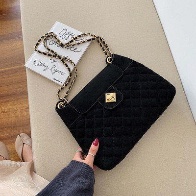 Modern női táska öko velúrból, fém rögzítéssel, több színben