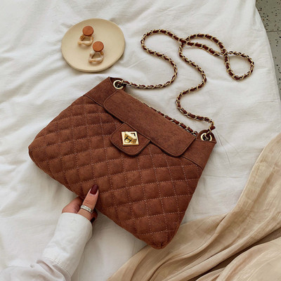 Modern női táska öko velúrból, fém rögzítéssel, több színben