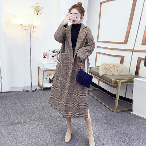 Aktuális női hosszú kabát övvel, barna színben