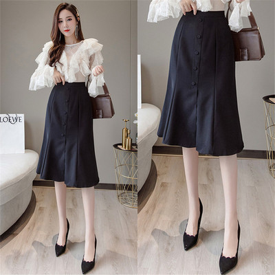 Új modell modern női szoknya - szabású modell bézs, piros és fekete gombokkal