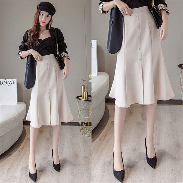 Új modell modern női szoknya - szabású modell bézs, piros és fekete gombokkal