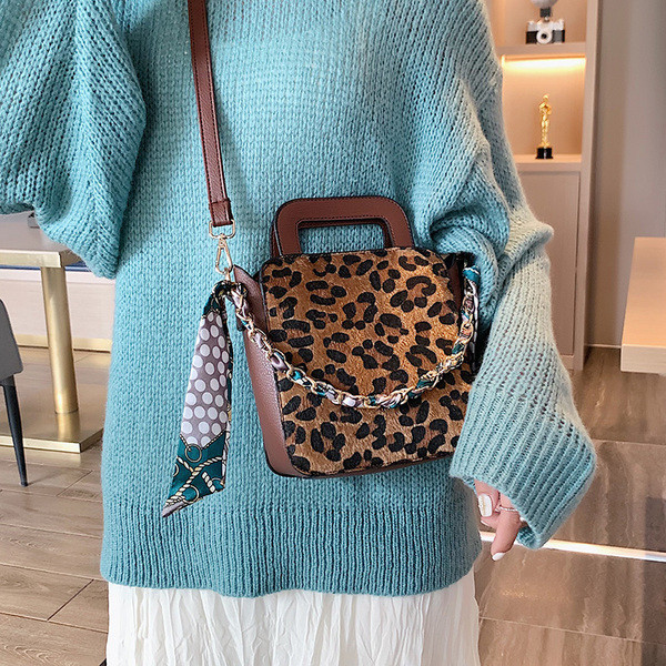 Modern női táska hosszú és rövid fülekkel, többféle színben