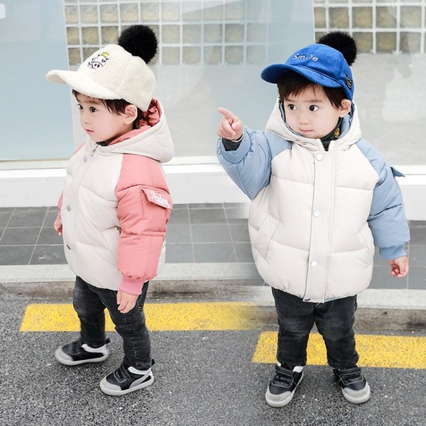 Gyermek kabát fiúknak két színben felirattal és gombokkal