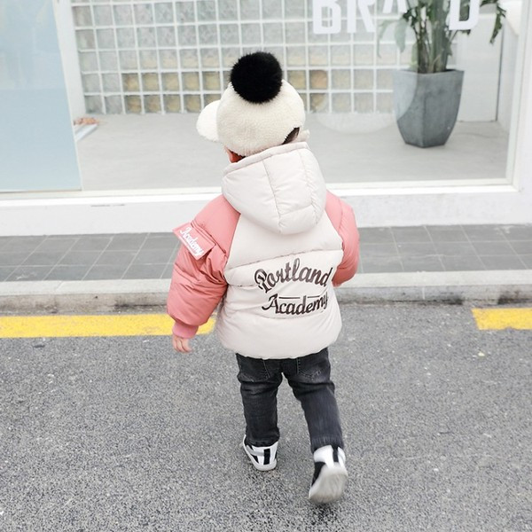 Gyermek kabát fiúknak két színben felirattal és gombokkal