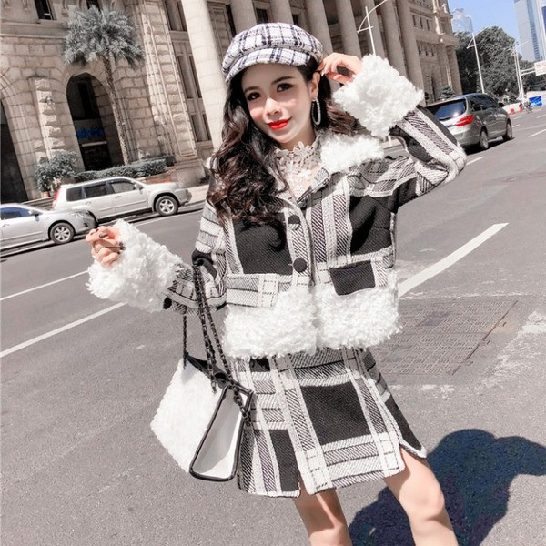 Set de damă model nou, care include o haină scurtă și o fustă în negru și roz