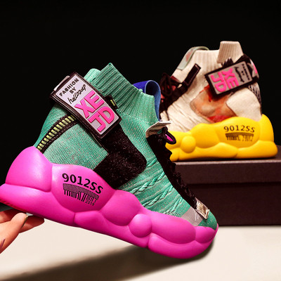 Γυναικεία αθλητικά παπούτσια για το  φθινοπώρο με έγχρωμη σόλα