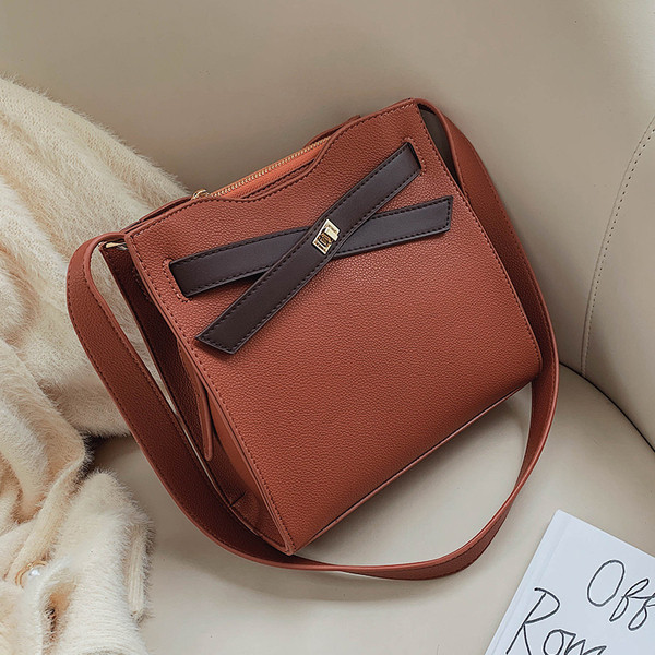 Öko bőrből készült modern női táska cipzárral több színben