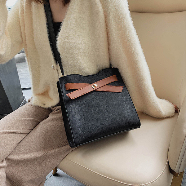 Öko bőrből készült modern női táska cipzárral több színben