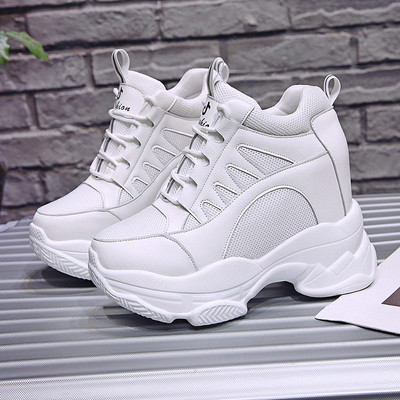 Γυναικεία αθλητικά παπούτσια σε μαύρο, λευκό και μπεζ χρώμα