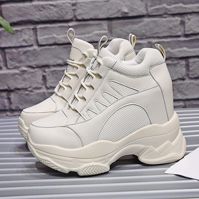 Γυναικεία αθλητικά παπούτσια σε μαύρο, λευκό και μπεζ χρώμα