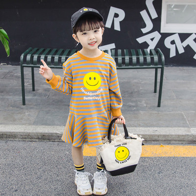 Καθημερινό  παιδικό φόρεμα δύο χρωμάτων με εφαρμογή και μακριά μανίκια